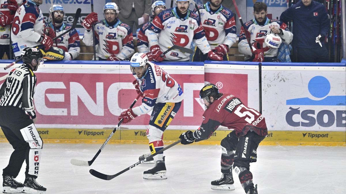 Videomomenty. Bitva se vrací na východ Čech, Pardubice a Sparta hrají o mečbol